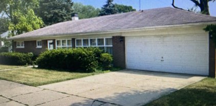 323 E Taylor Road, Lombard