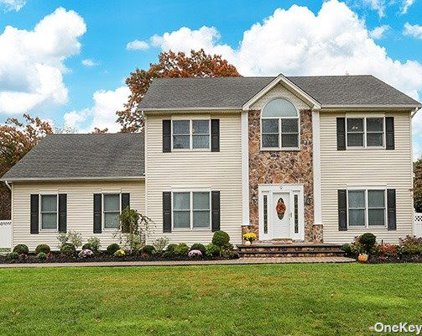 9 Raphael Boulevard, Nesconset