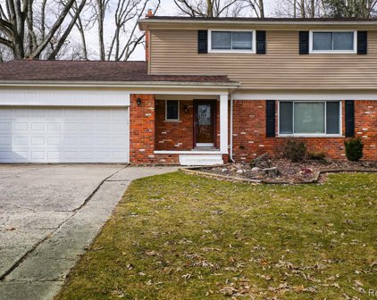 6205 Thorneycroft, Shelby Twp