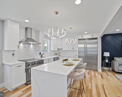7251 Mendota Ave, Falls Church