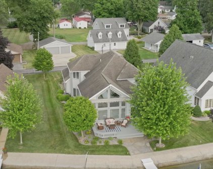 690 Wayne Beach Lane, Coldwater