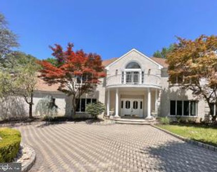 6 Richards Way, Holmdel