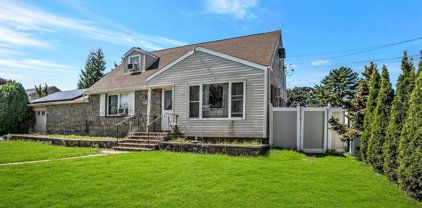 384 Bellmore Road, East Meadow