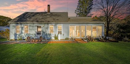 292 New Taunton Avenue, Norton