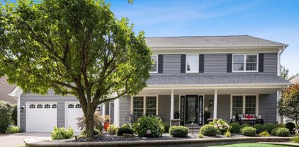 6724 Greene Road, Woodridge