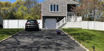 529 Sleepy Hollow Drive, Shirley