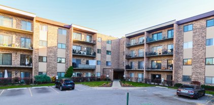 725 W Huntington Commons Road Unit #208, Mount Prospect