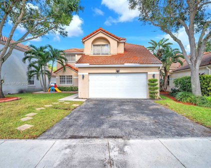 2920 Oak Park Cir, Davie