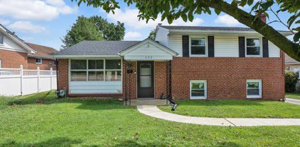 653 W Sproul Rd, Springfield