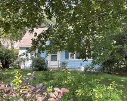 12 Alberta Dr, Hudson