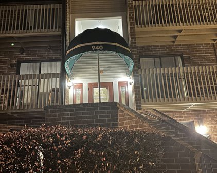 940 N Lakeside Drive Unit #2C, Vernon Hills