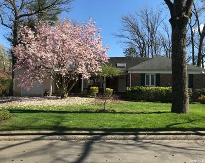 124 Fairview Avenue, Great Neck
