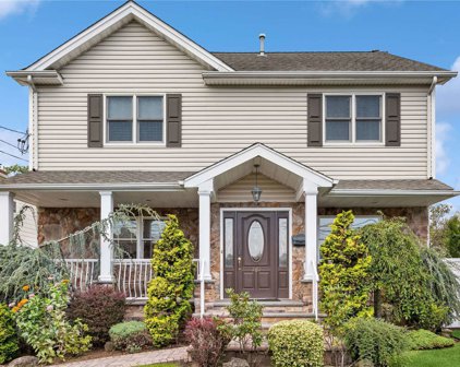 161 Roxbury Road S, Garden City S.