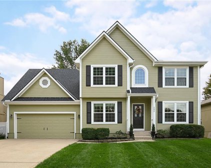 242 NE Chateau Drive, Blue Springs