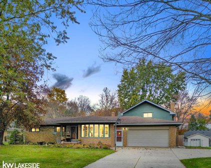 5669 Sandburn, Shelby Twp