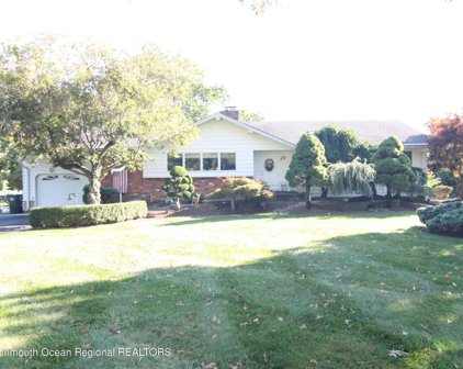 27 Meadowbrook Lane, Freehold