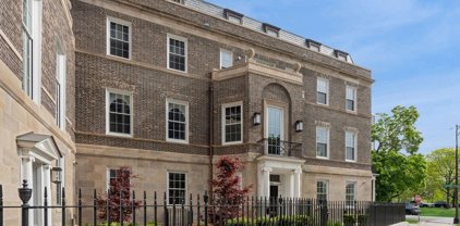2700 N Lakeview Avenue, Chicago