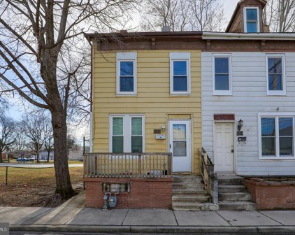 636 E King St, York