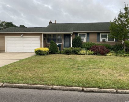 12 Dollard Drive, N. Babylon