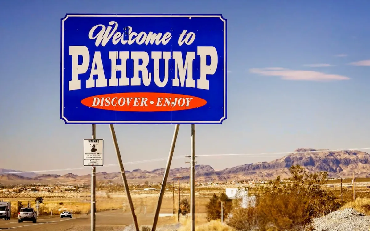 Welcome to Pahrump Nevada sign with desert and mountain views, representing bilingual real estate guidance for buyers and sellers