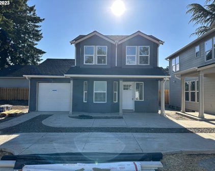15547 SE YAMHILL ST Unit #B, Portland