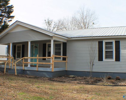 1131 Main Street, Moulton