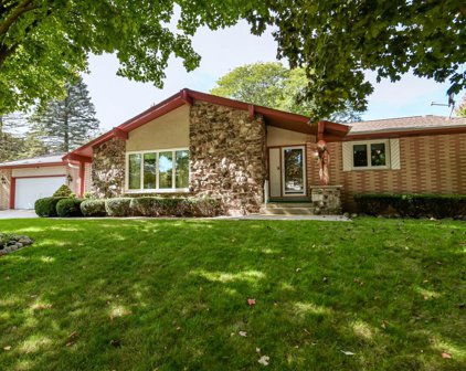 2195 Brittany Court, Brookfield