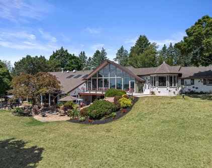 W215N5353 Ada Court, Menomonee Falls