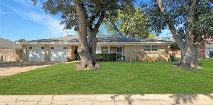 220 Franciscan  Drive, Fort Worth