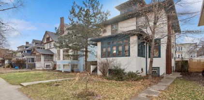 6634 N Bosworth Avenue, Chicago