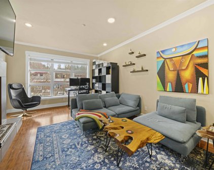 6688 Royal Avenue Unit 209, West Vancouver