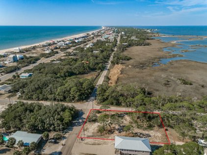 501 E Pine Ave, St. George Island