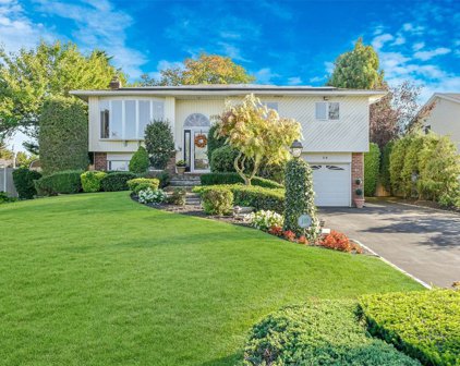 26 Plowboy Path, Commack