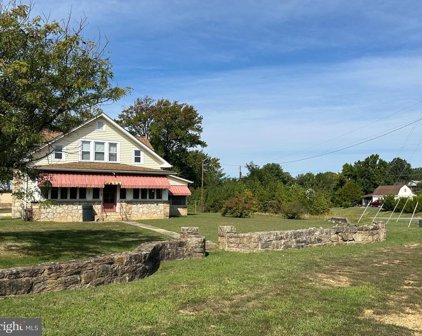 885 Truslow Rd, Fredericksburg