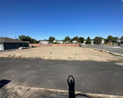 2025 Acadia Ct, West Richland