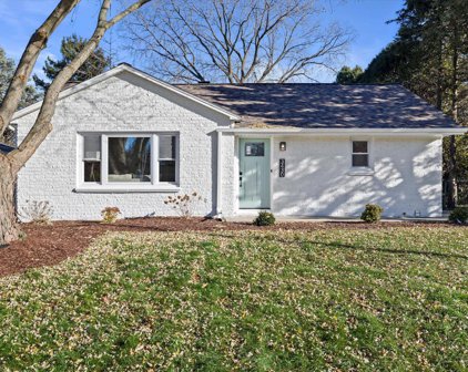 3430 North Mayfair Road, Wauwatosa