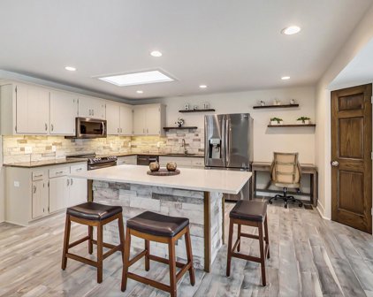 6730 Golden Court, Chanhassen
