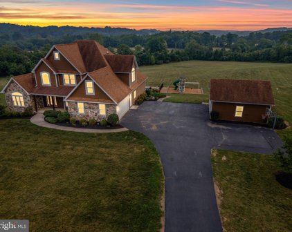 724 Slonaker Ln, Martinsburg