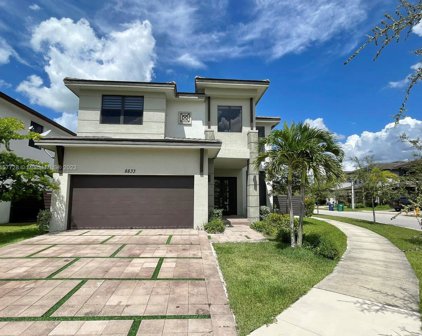 8833 Nw 160th Terr, Miami Lakes