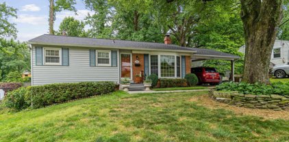 7721 Fisher Dr, Falls Church