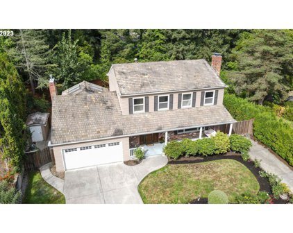 31 CHURCHILL DOWNS, Lake Oswego