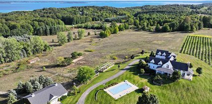 10292 E Fort Road, Suttons Bay