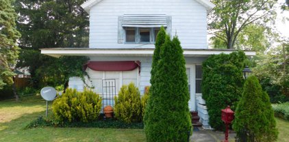 205 S Elm Street, Three Oaks