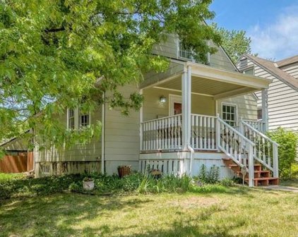6042 Charlotte Street, Kansas City