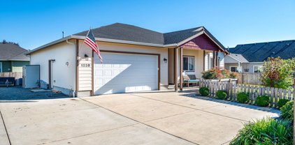 1220 CRESWOOD DR, Creswell
