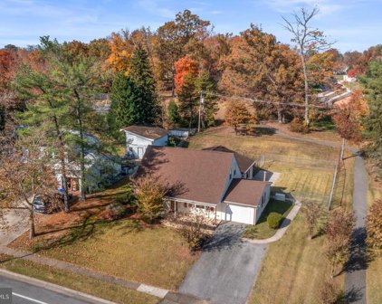 2908 Stonybrook Dr, Bowie