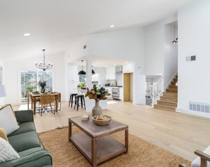 498 Avenida De Las Rosas, Encinitas
