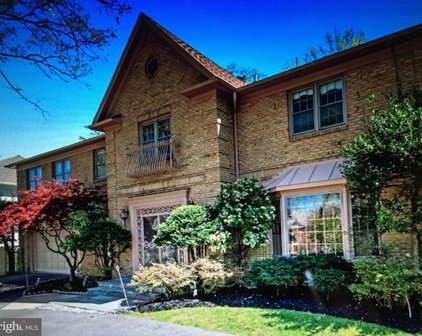 9713 Hall Rd, Potomac