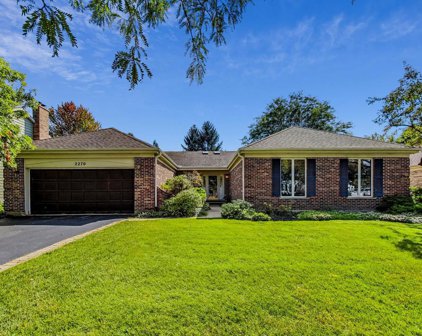 2270 N Charter Point Drive, Arlington Heights