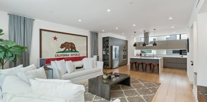 4524 N Via Nova Dr, Sherman Oaks